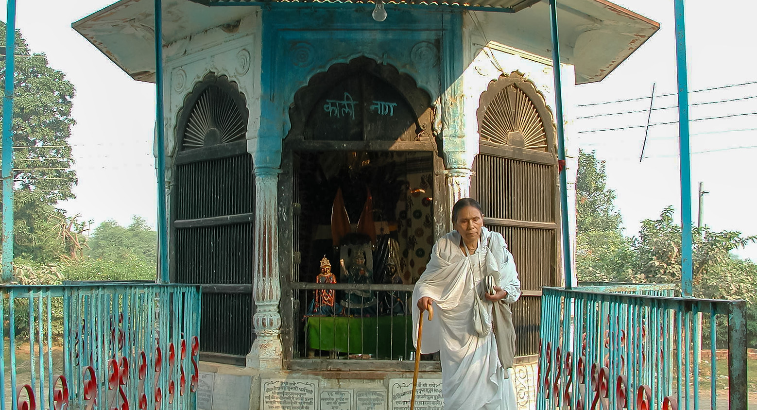 On parikramā at Kāliya-daha