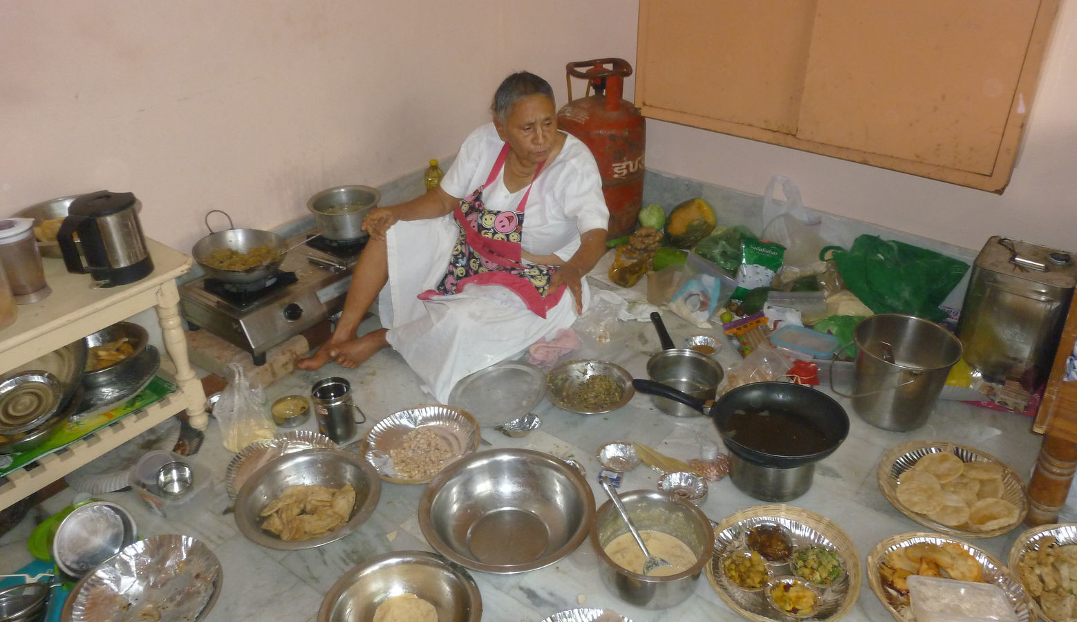 Cooking for Annakuṭa at Śrī Giridhārī Gauḍīya Maṭha, Govardhana