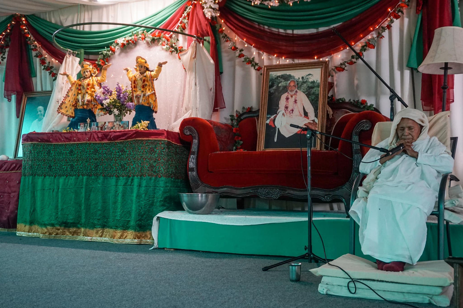 Giving Hari-katha
