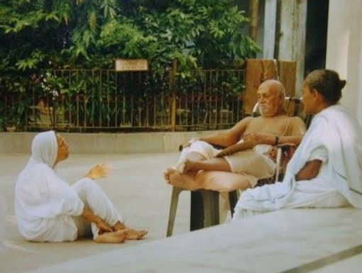 Umā Dīdī with Śrīla Trivikrama Mahārāja